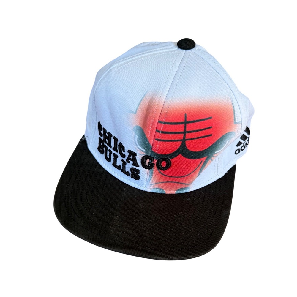 Adidas Chicago Bulls NBA Youth Hat White Black Red Airbrush Logo Strapback Cap